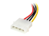 StarTech.com 15 cm 4-stifts Molex till vänstervinklad SATA-strömkabeladapter - Närbild